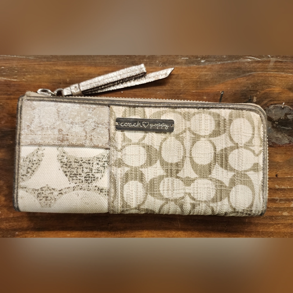 GUC Coach Poppy wallet